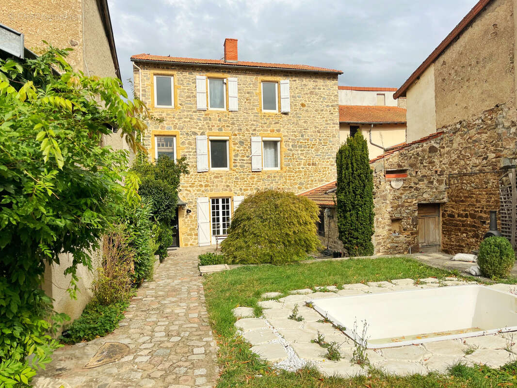 Maison à SAINT-SYMPHORIEN-DE-LAY