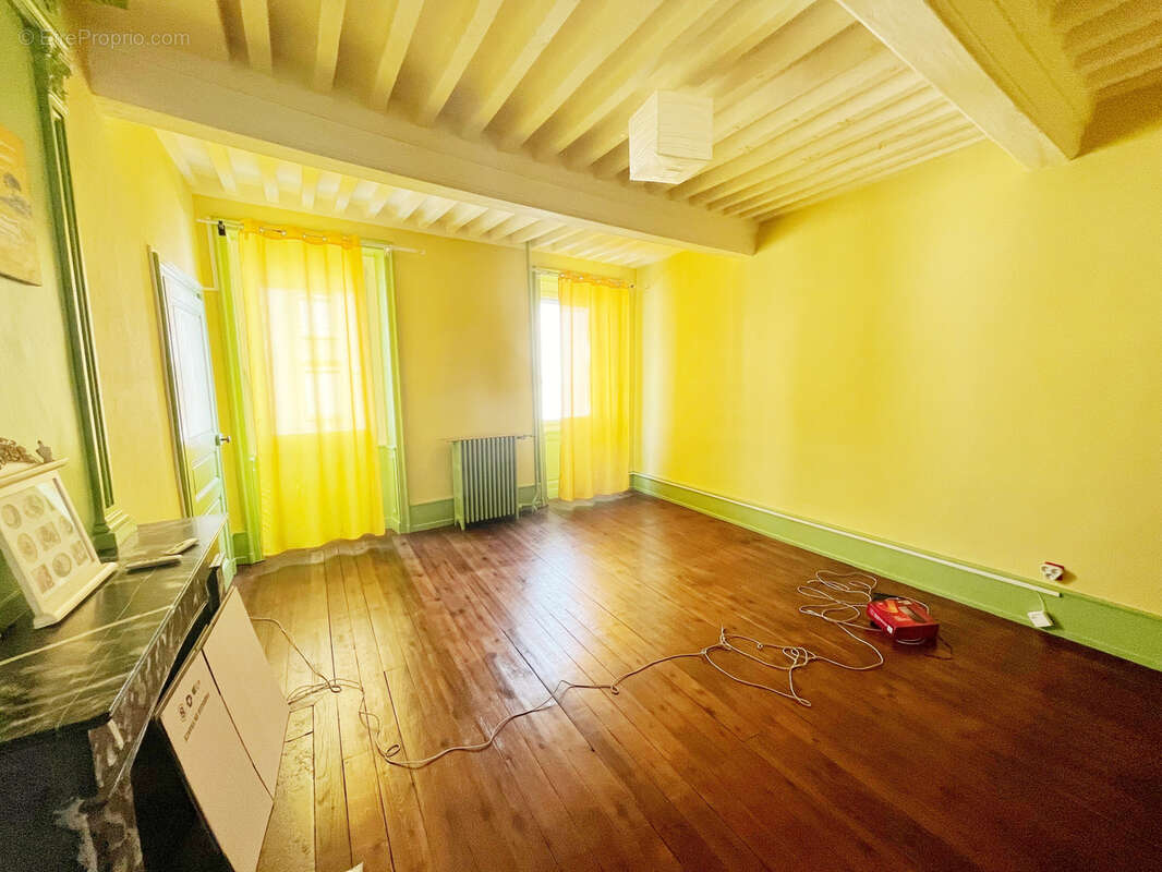 Maison à SAINT-SYMPHORIEN-DE-LAY