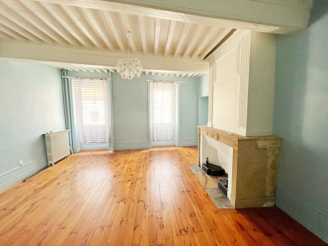 Maison à SAINT-SYMPHORIEN-DE-LAY