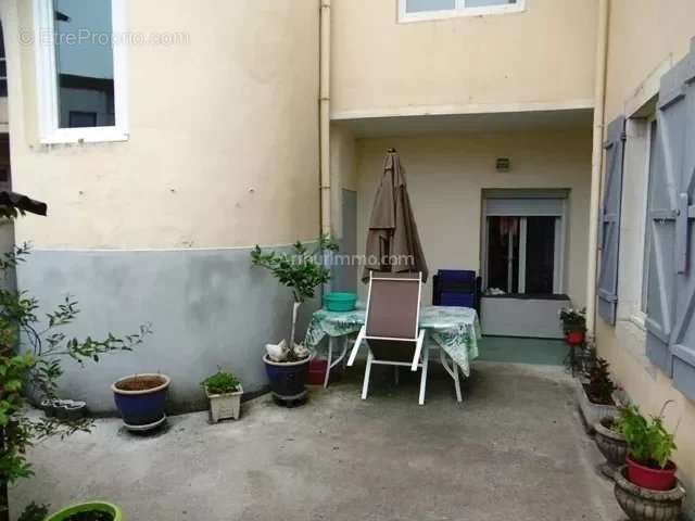 Appartement à NAY