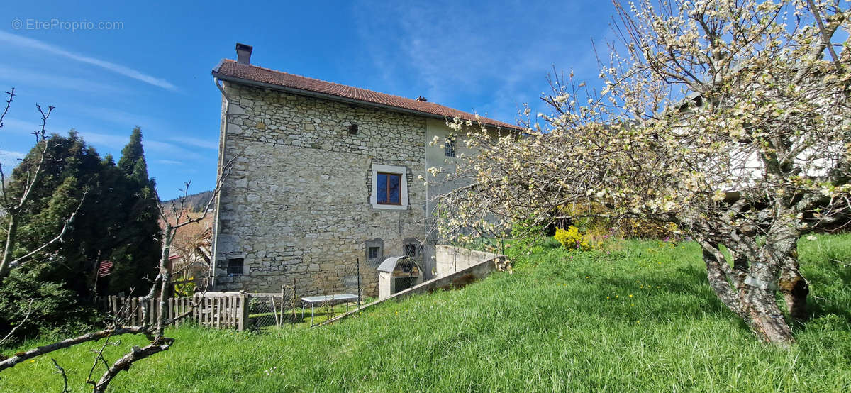 Maison à CHAMPAGNE-EN-VALROMEY