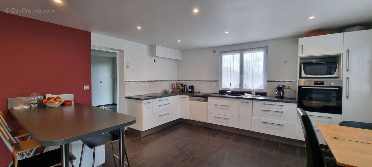 Maison à FONTAINE-MACON