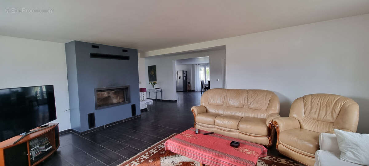 Maison à FONTAINE-MACON