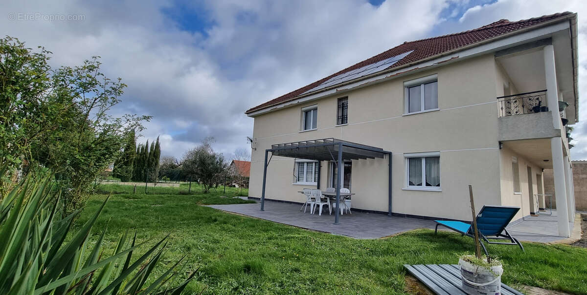 Maison à FONTAINE-MACON