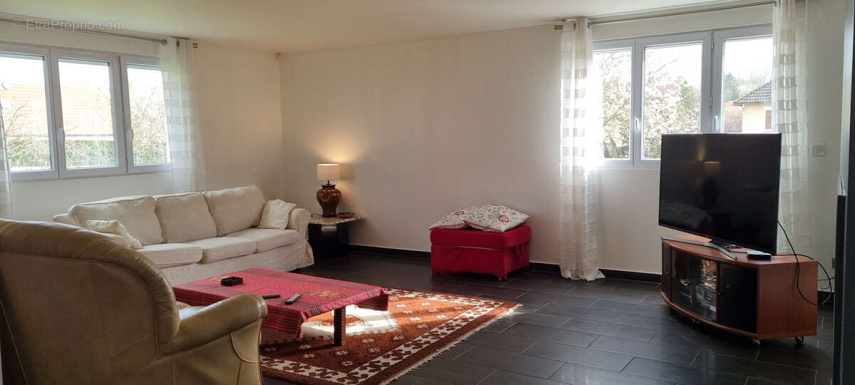 Maison à FONTAINE-MACON