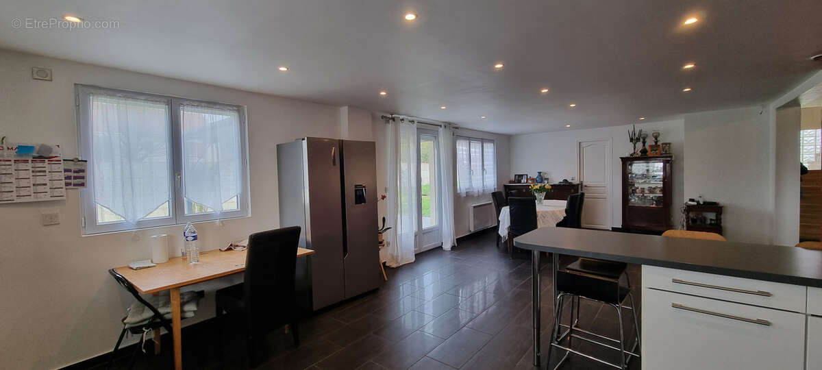 Maison à FONTAINE-MACON