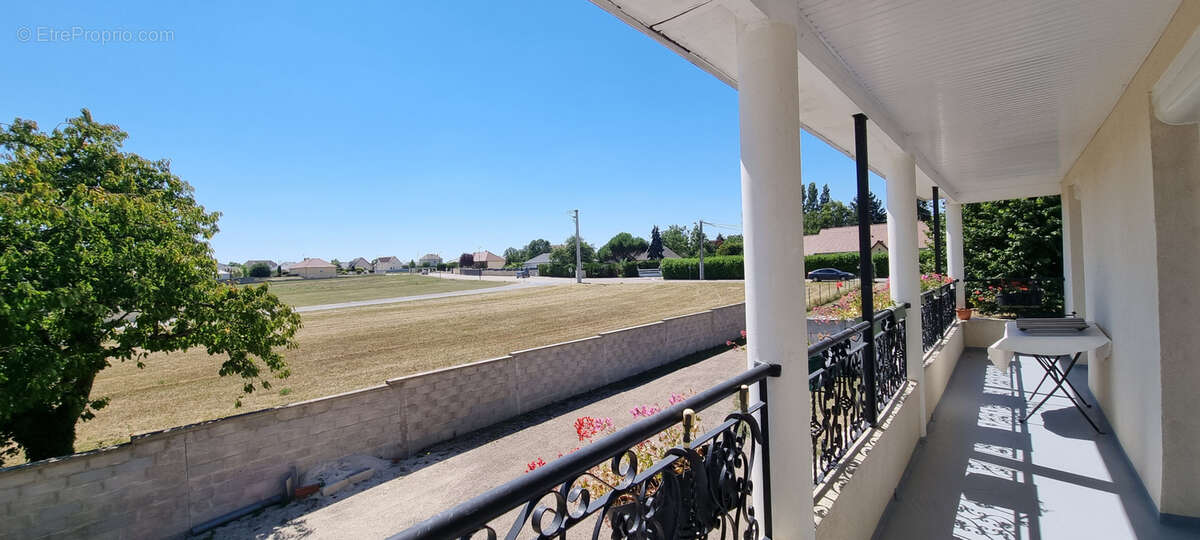 Maison à FONTAINE-MACON