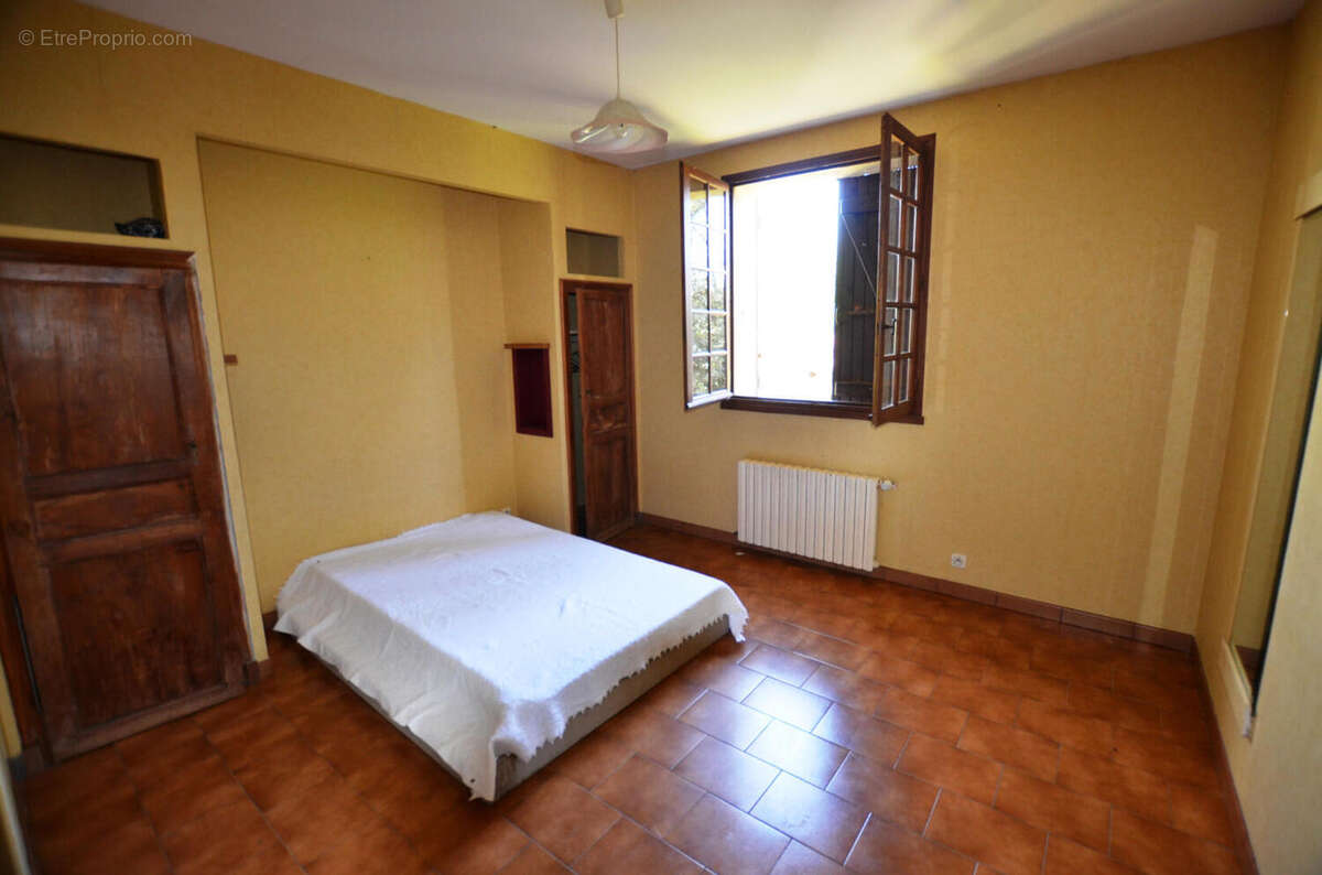 Chambre Bedroom 1 - Maison à VIC-FEZENSAC