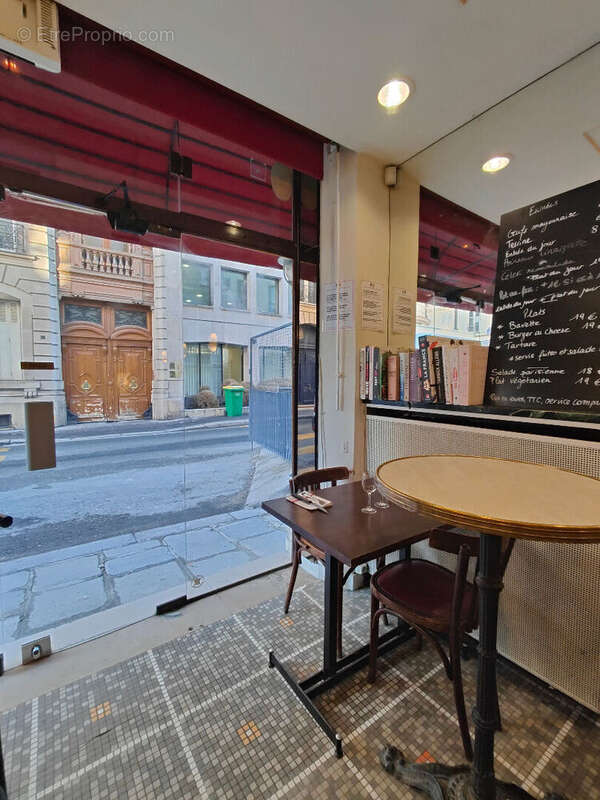 Commerce à PARIS-7E