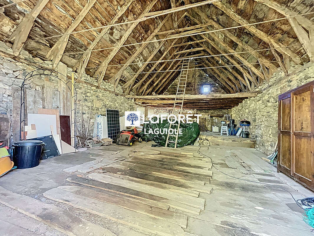 Maison à SAINTE-GENEVIEVE-SUR-ARGENCE