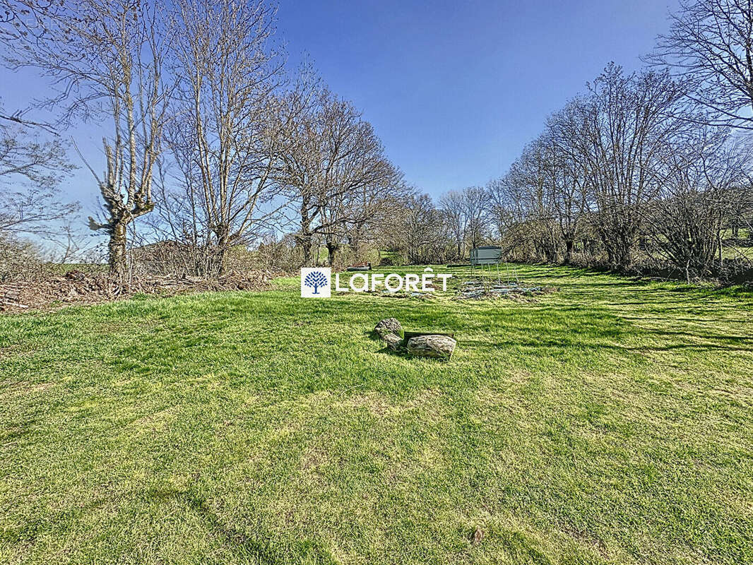 Maison à SAINTE-GENEVIEVE-SUR-ARGENCE