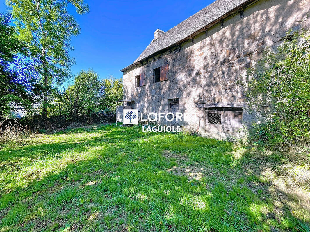 Maison à SAINTE-GENEVIEVE-SUR-ARGENCE