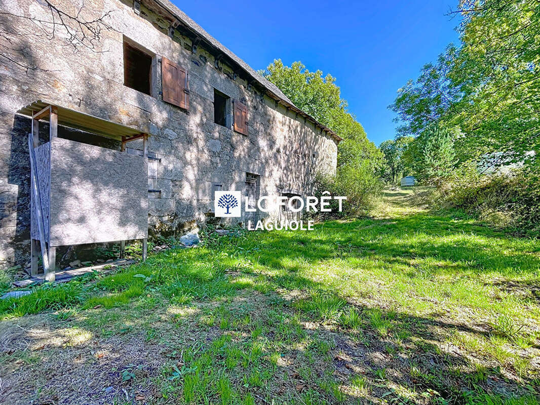 Maison à SAINTE-GENEVIEVE-SUR-ARGENCE