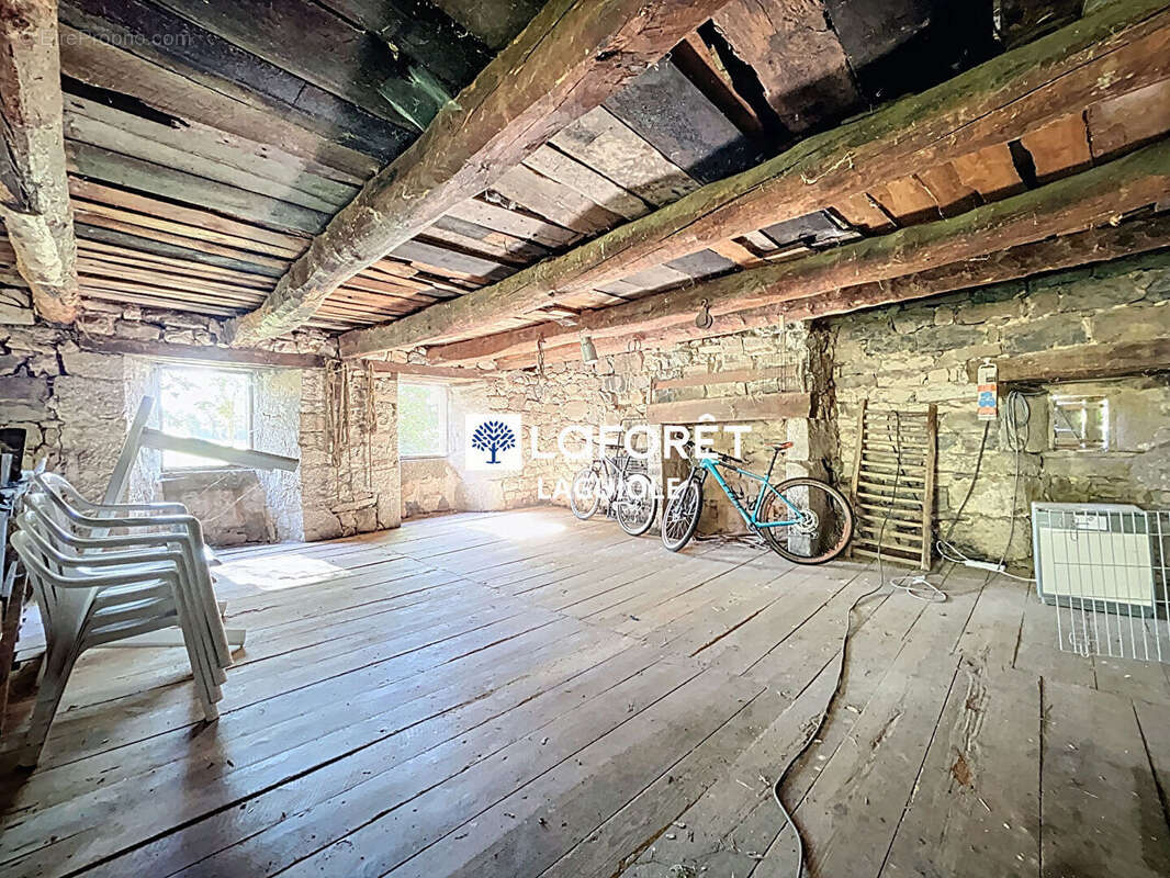 Maison à SAINTE-GENEVIEVE-SUR-ARGENCE