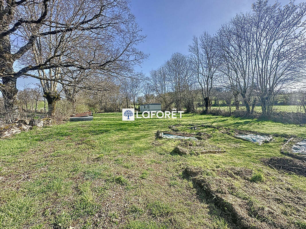 Maison à SAINTE-GENEVIEVE-SUR-ARGENCE