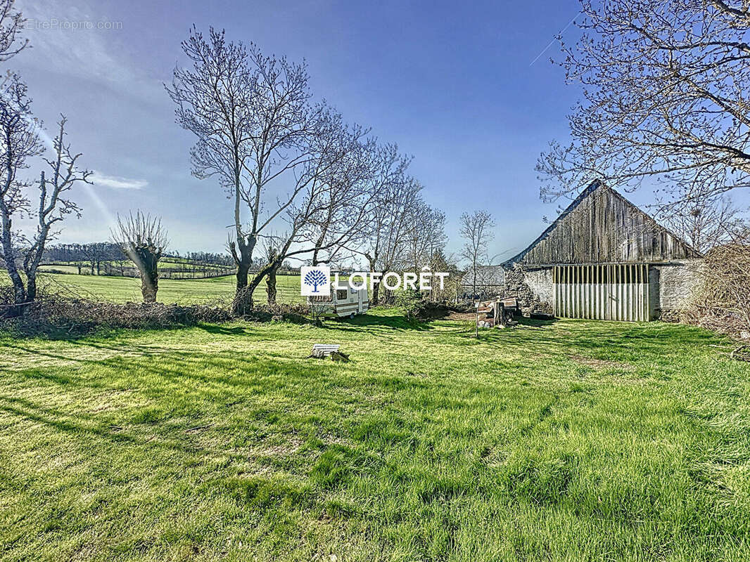 Maison à SAINTE-GENEVIEVE-SUR-ARGENCE