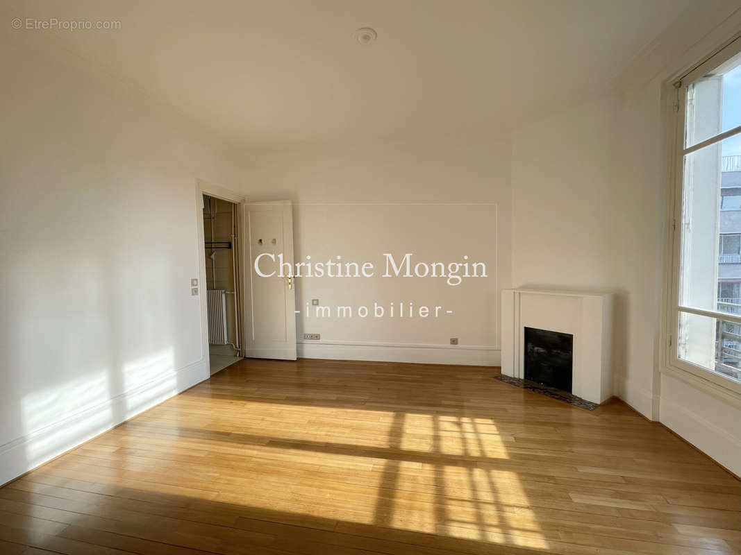 Appartement à NEUILLY-SUR-SEINE