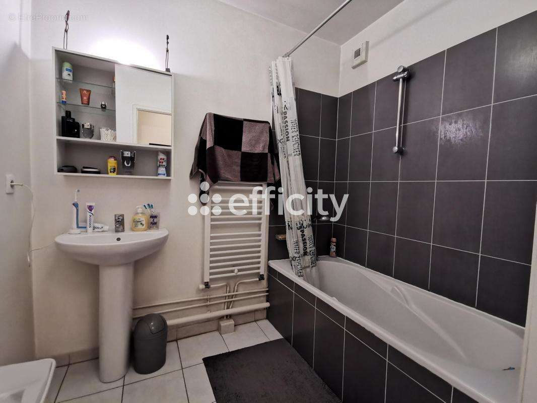 Appartement a vendre  - 1 pièce(s) - 40 m2 - Surfyn