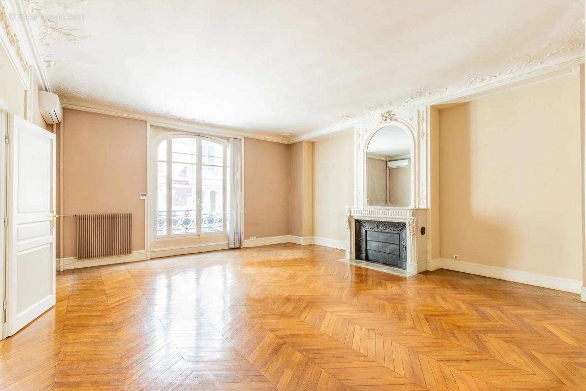 Appartement a louer paris-8e-arrondissement - 5 pièce(s) - 290 m2 - Surfyn