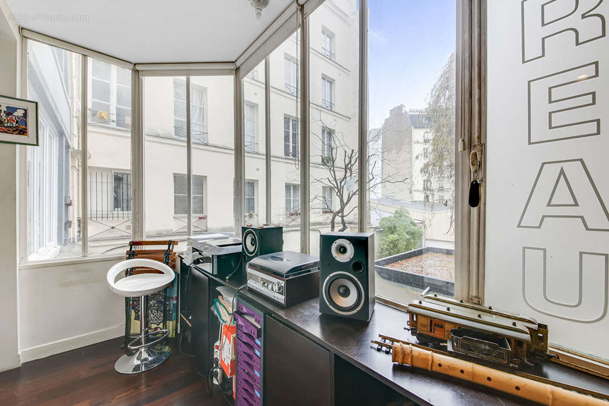 Appartement a louer paris-10e-arrondissement - 4 pièce(s) - 121 m2 - Surfyn