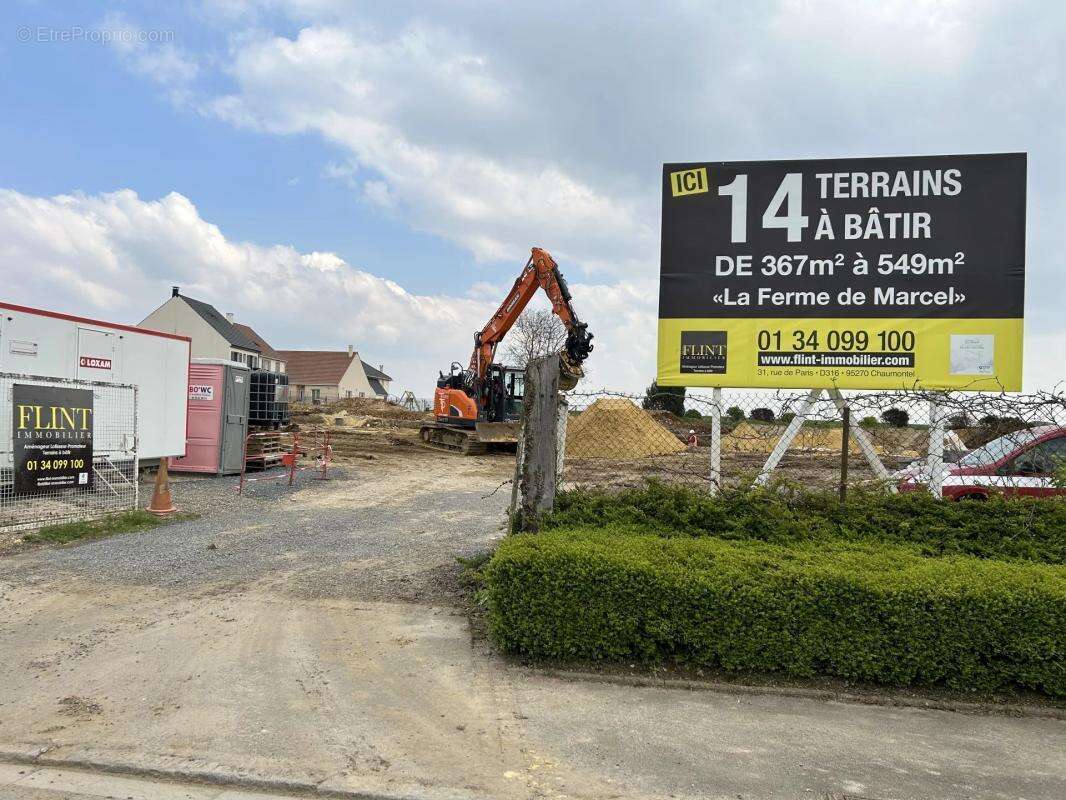 Terrain à NEUILLY-EN-THELLE