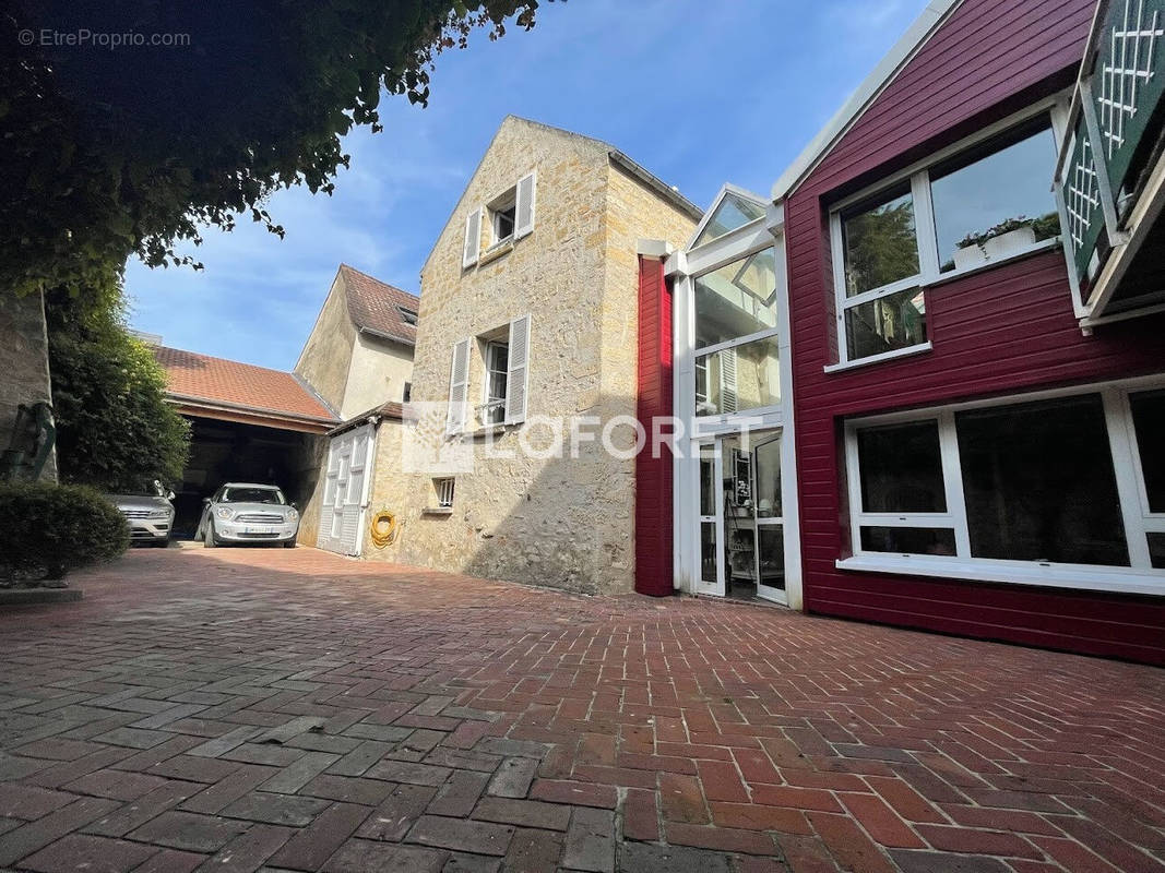 Maison a vendre  - 10 pièce(s) - 229 m2 - Surfyn