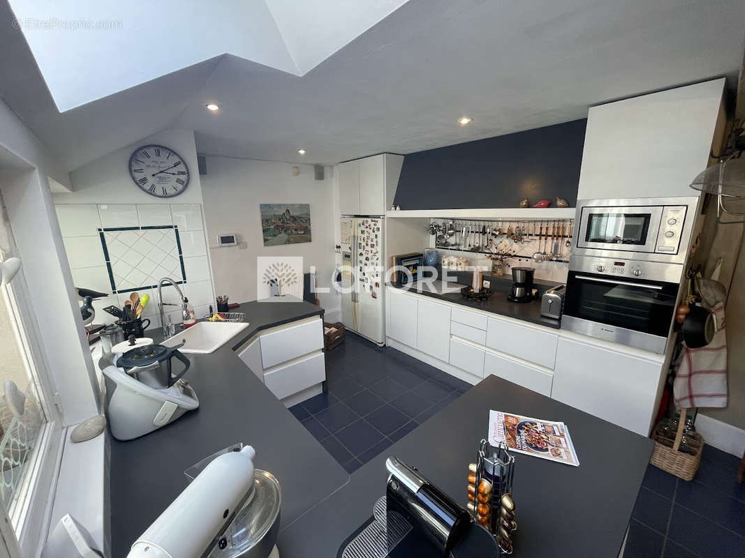 Maison a vendre  - 10 pièce(s) - 229 m2 - Surfyn