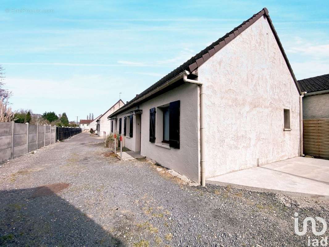 Photo 6 - Appartement à VILLENEUVE-LA-GUYARD