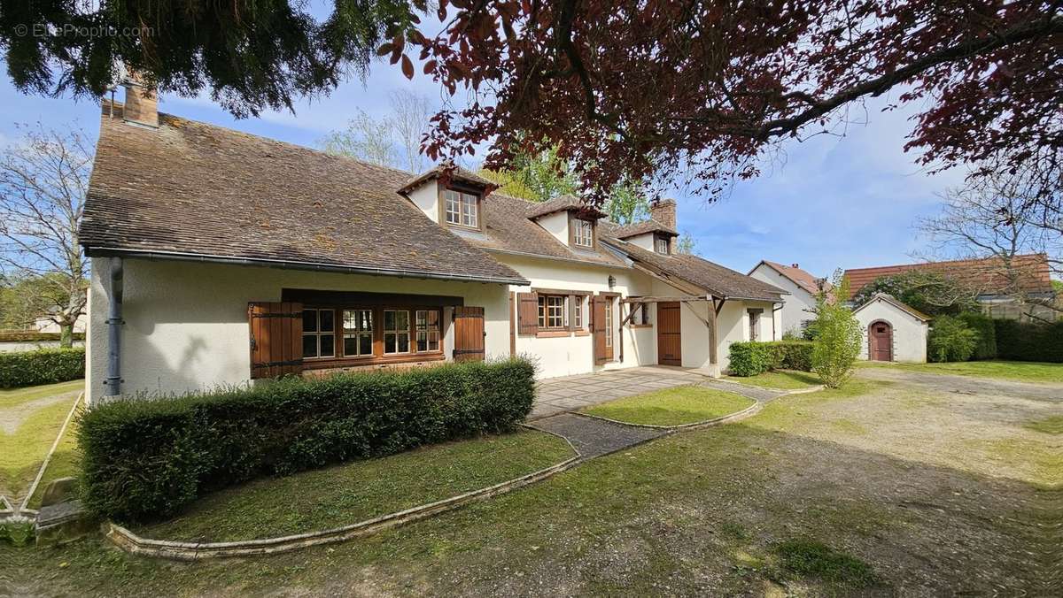 Maison à CHEVILLON-SUR-HUILLARD