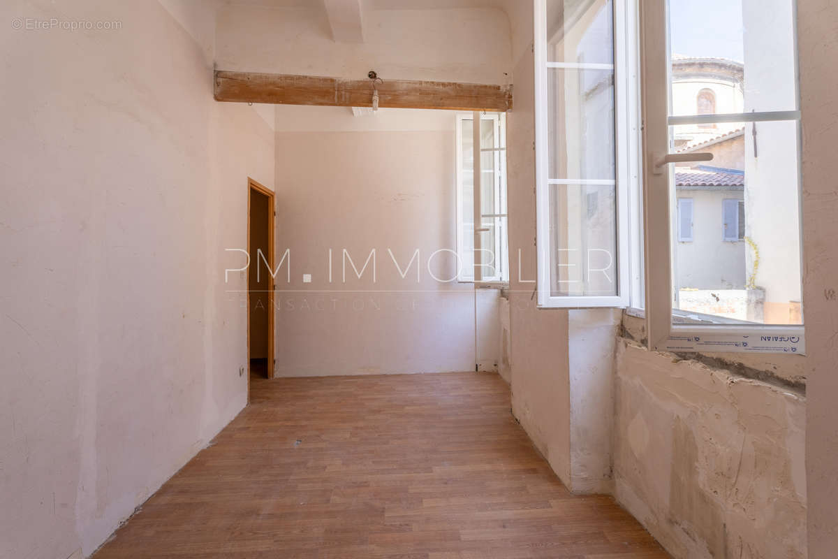 Appartement à MARSEILLE-1E