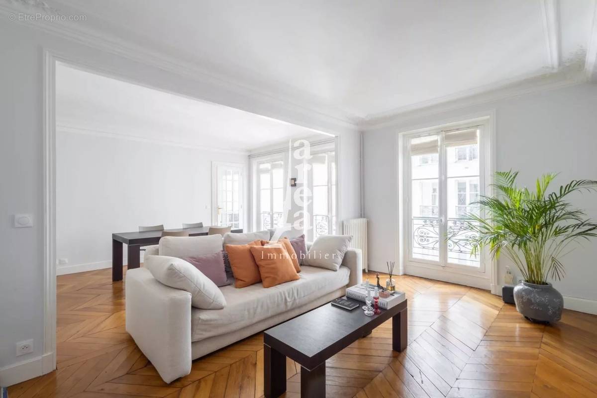 Appartement a louer paris-8e-arrondissement - 4 pièce(s) - 83 m2 - Surfyn
