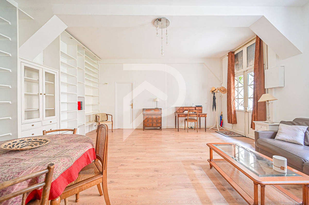 Appartement 3 pièce(s) 79 m²à vendre Paris-11e-arrondissement
