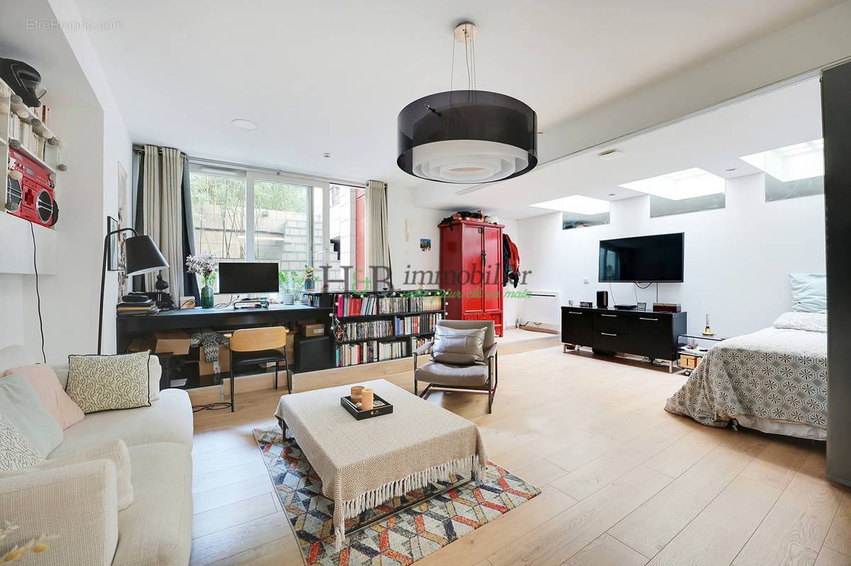 Appartement 1 pièce(s) 45 m²à vendre Paris-11e-arrondissement