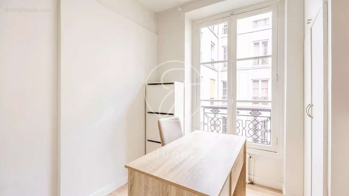 Appartement a louer paris-7e-arrondissement - 5 pièce(s) - 94 m2 - Surfyn