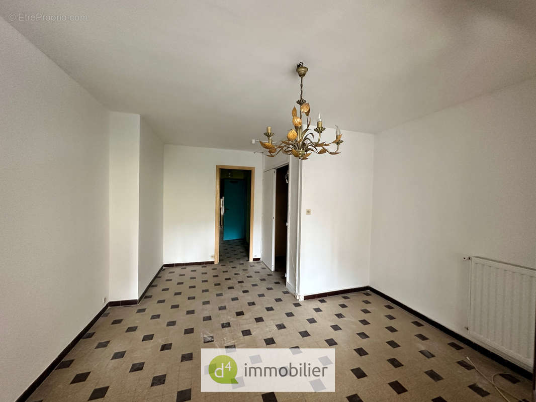 Appartement à MARSEILLE-4E