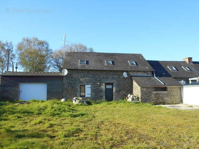 Maison à PLOUNEVEZ-QUINTIN