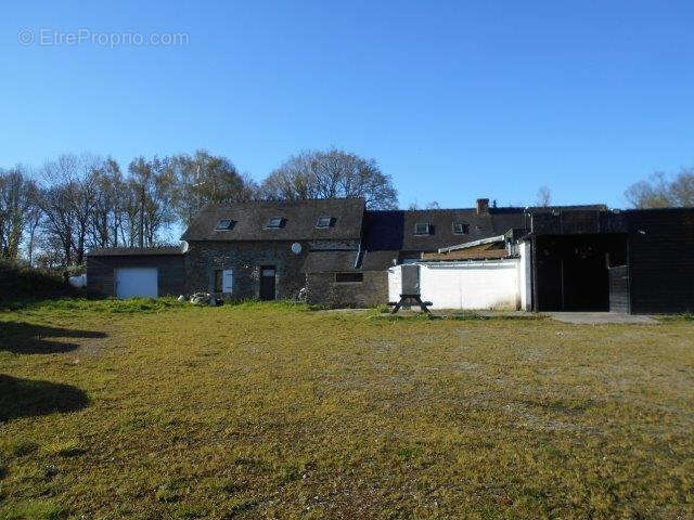 Maison à PLOUNEVEZ-QUINTIN