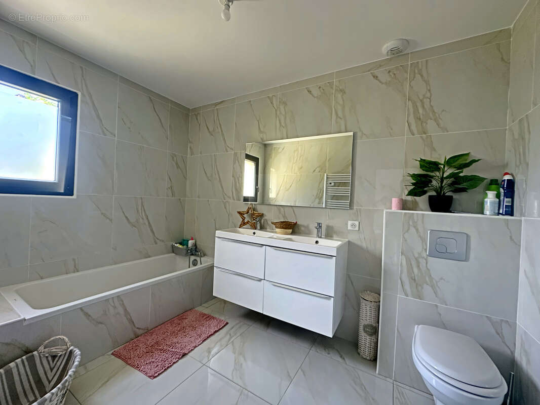 Maison à SAVIGNAC-DE-L&#039;ISLE