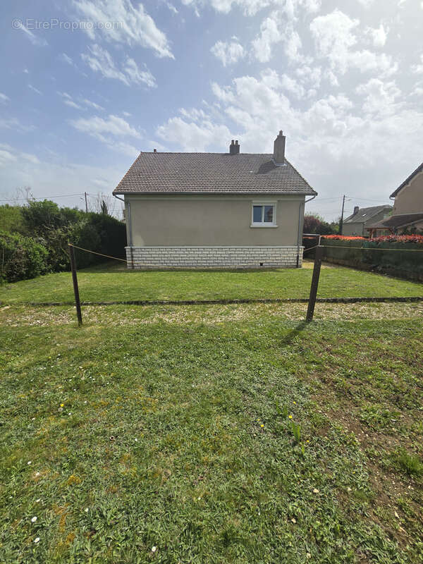 Maison à DUN-SUR-AURON