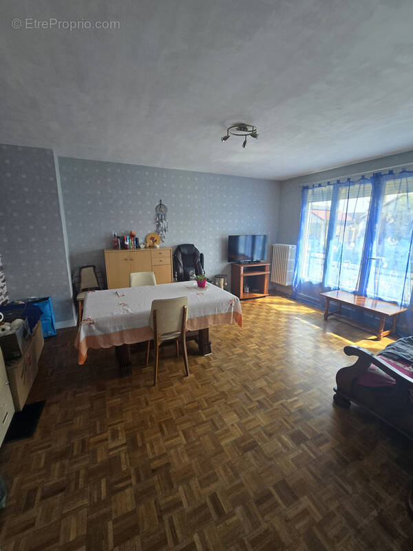 Maison à DUN-SUR-AURON