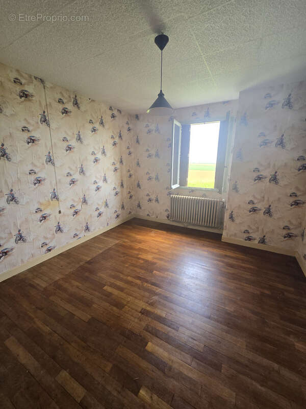 Maison à DUN-SUR-AURON