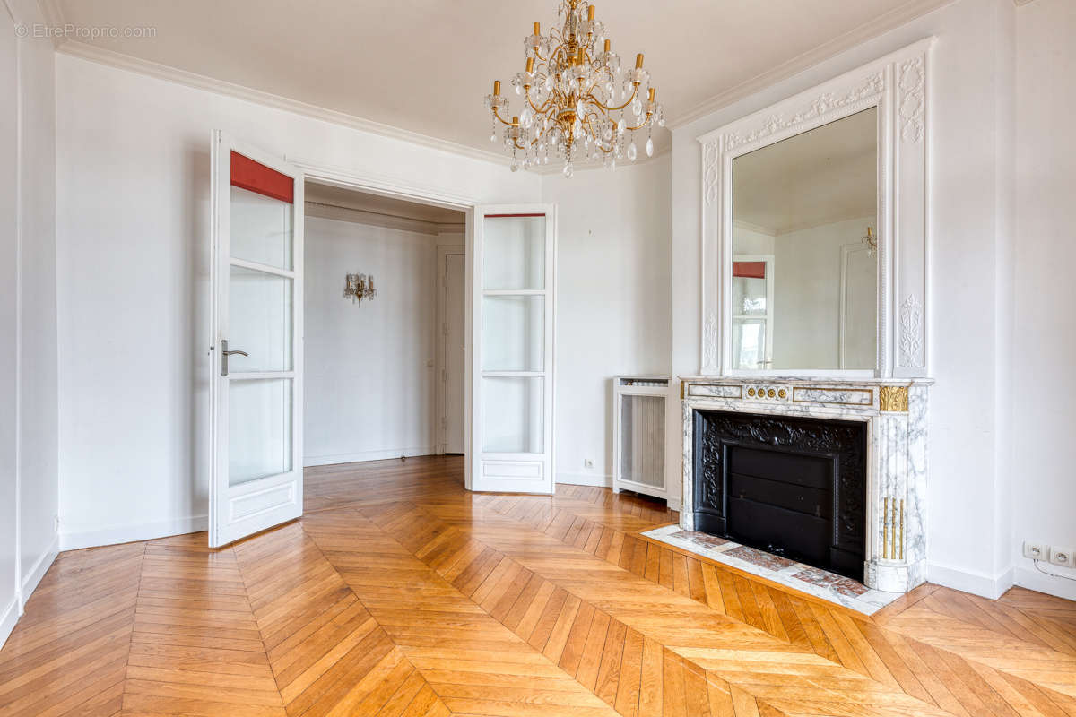 Appartement a louer paris-11e-arrondissement - 5 pièce(s) - 121 m2 - Surfyn