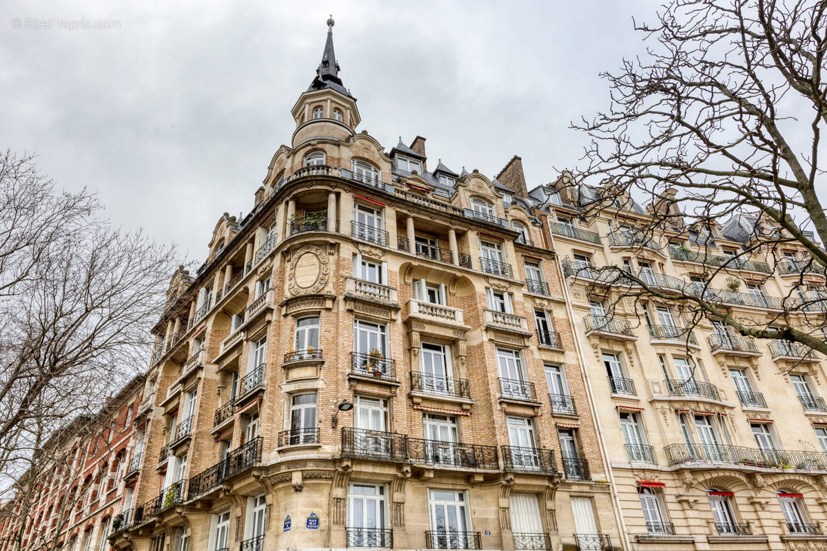 Appartement a louer paris-11e-arrondissement - 5 pièce(s) - 121 m2 - Surfyn