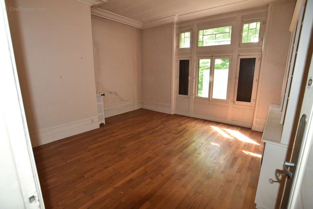 Maison a vendre  - 10 pièce(s) - 266 m2 - Surfyn