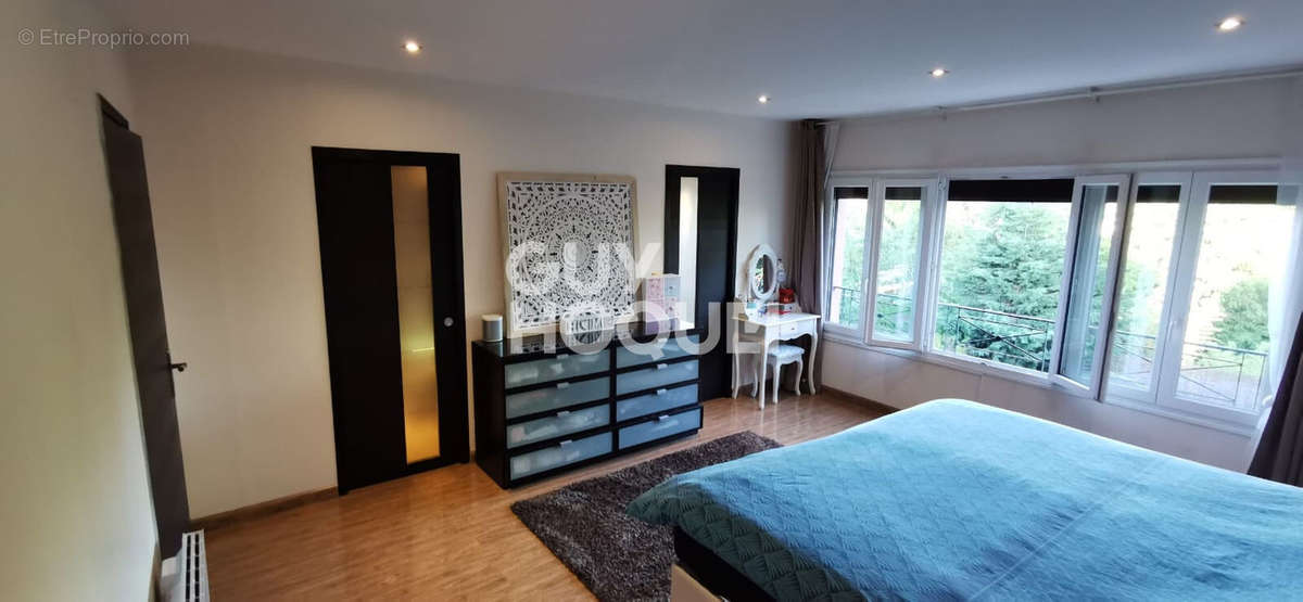 Maison a vendre  - 7 pièce(s) - 225 m2 - Surfyn