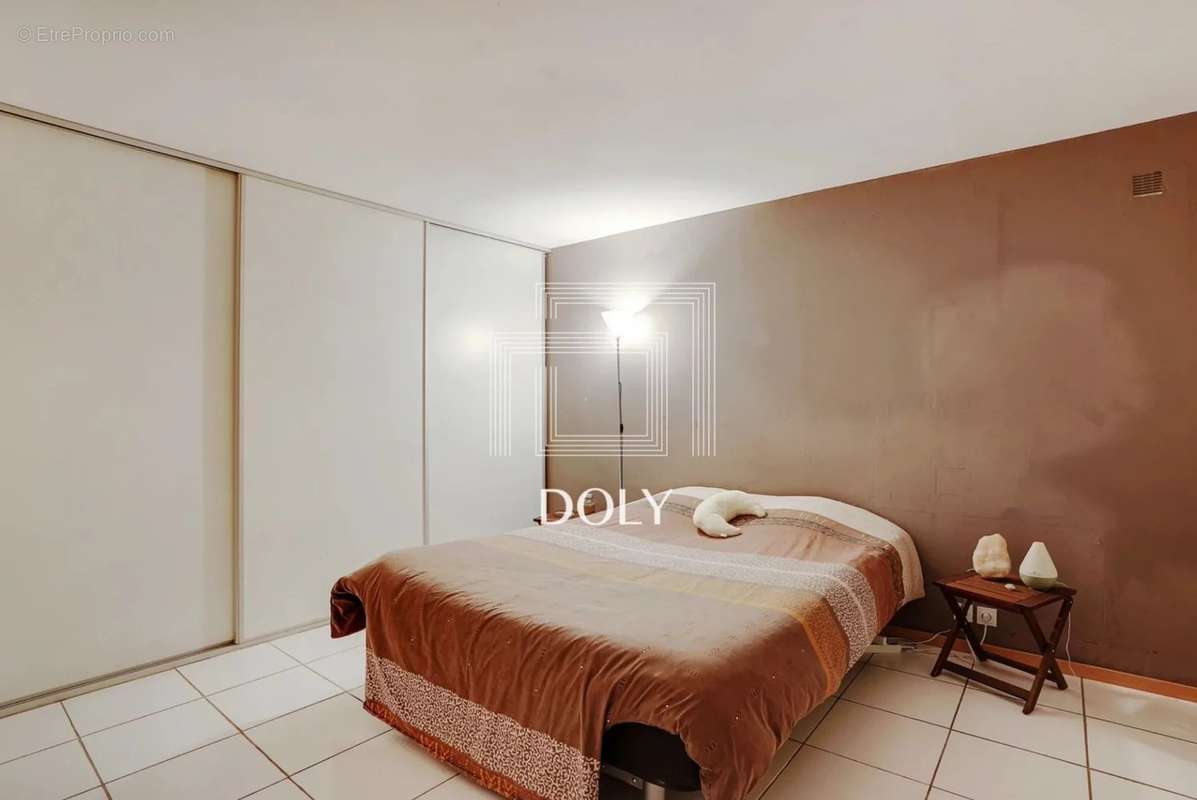 Appartement a louer paris-17e-arrondissement - 4 pièce(s) - 69 m2 - Surfyn