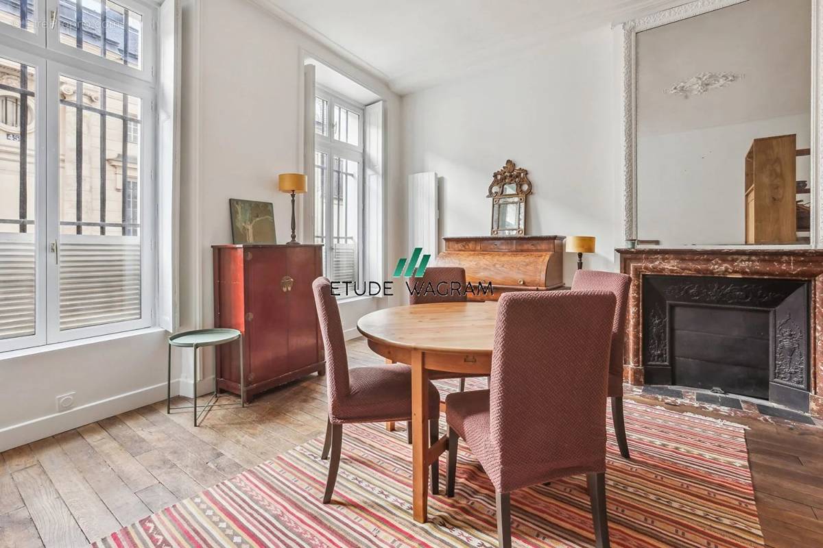 Appartement 1 pièce(s) 43 m²à vendre Paris-7e-arrondissement