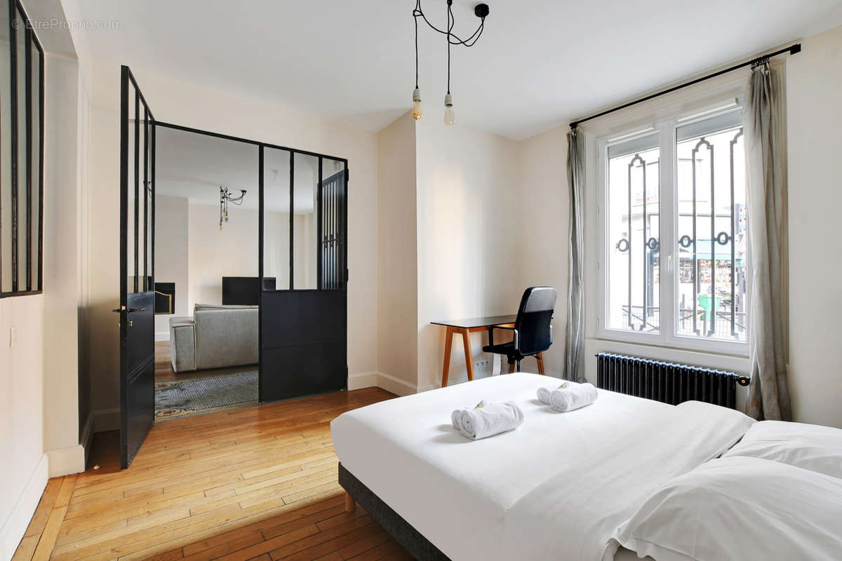 Maison a louer paris-18e-arrondissement - 7 pièce(s) - 234 m2 - Surfyn