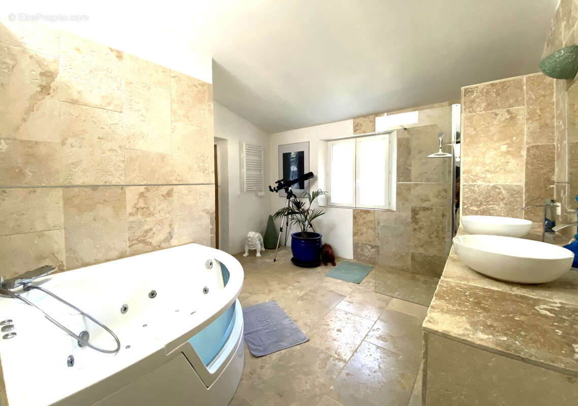 Maison à VAISON-LA-ROMAINE