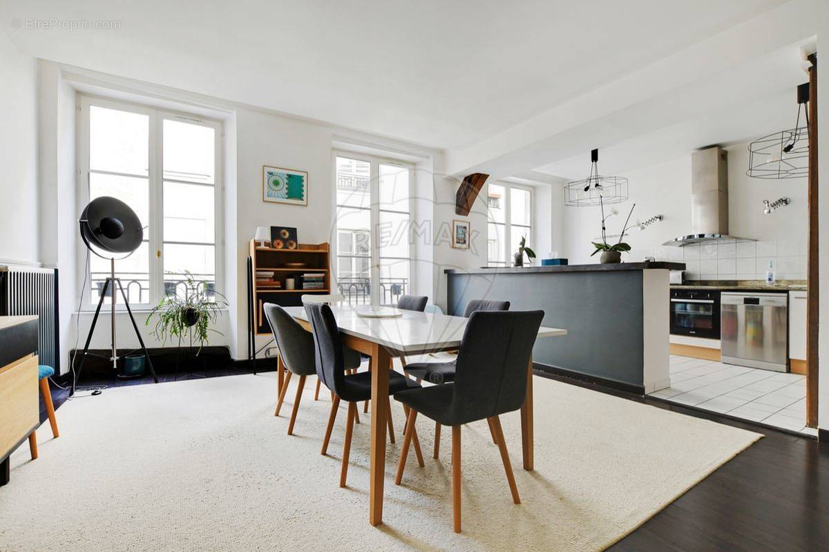 Appartement a louer paris-11e-arrondissement - 5 pièce(s) - 118 m2 - Surfyn